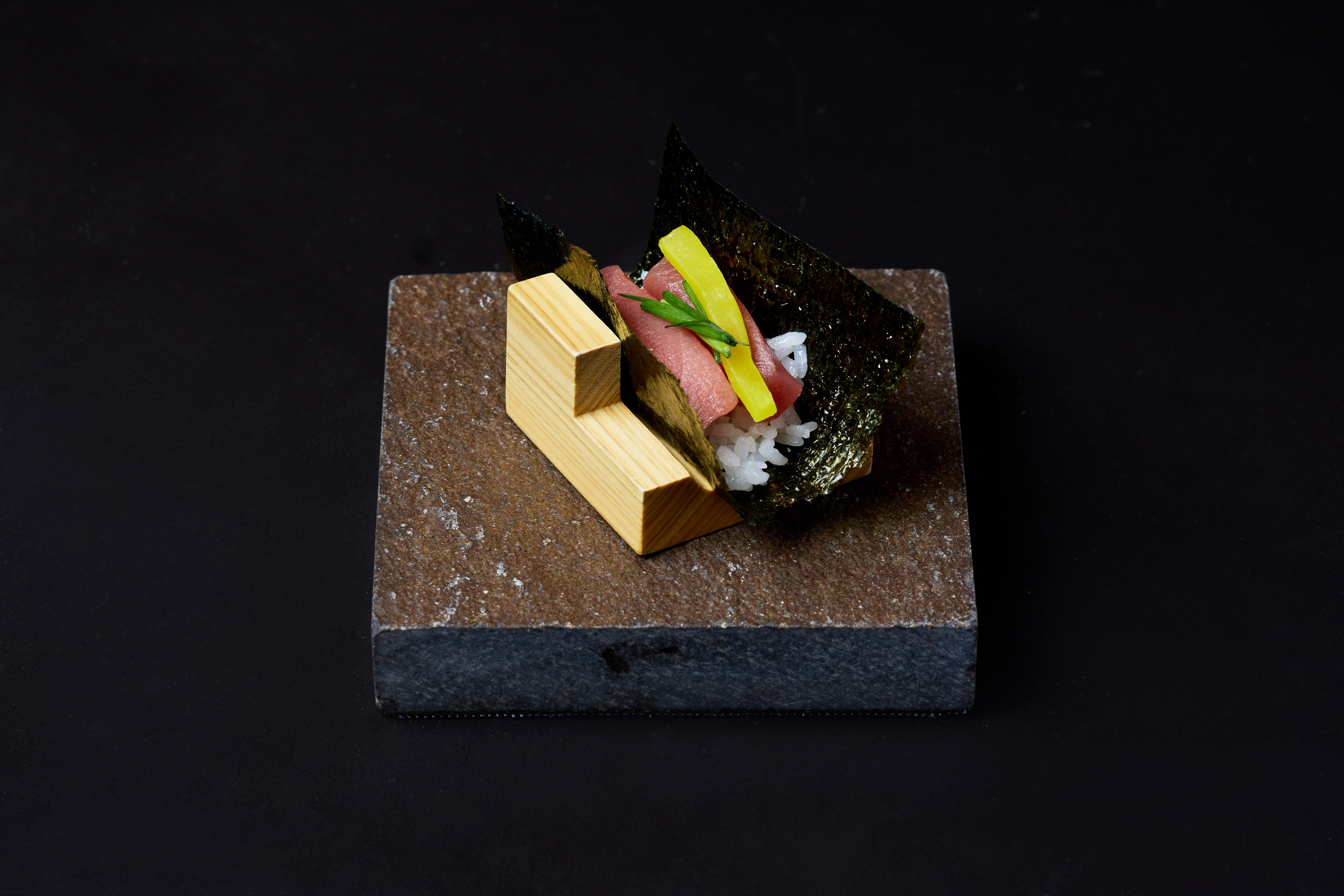 Carefully selected seasonal courses to enjoy with all five senses <20 dishes in total>